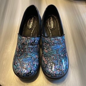 Easy Works by Easy Street Slip Resistant Nursing shoes